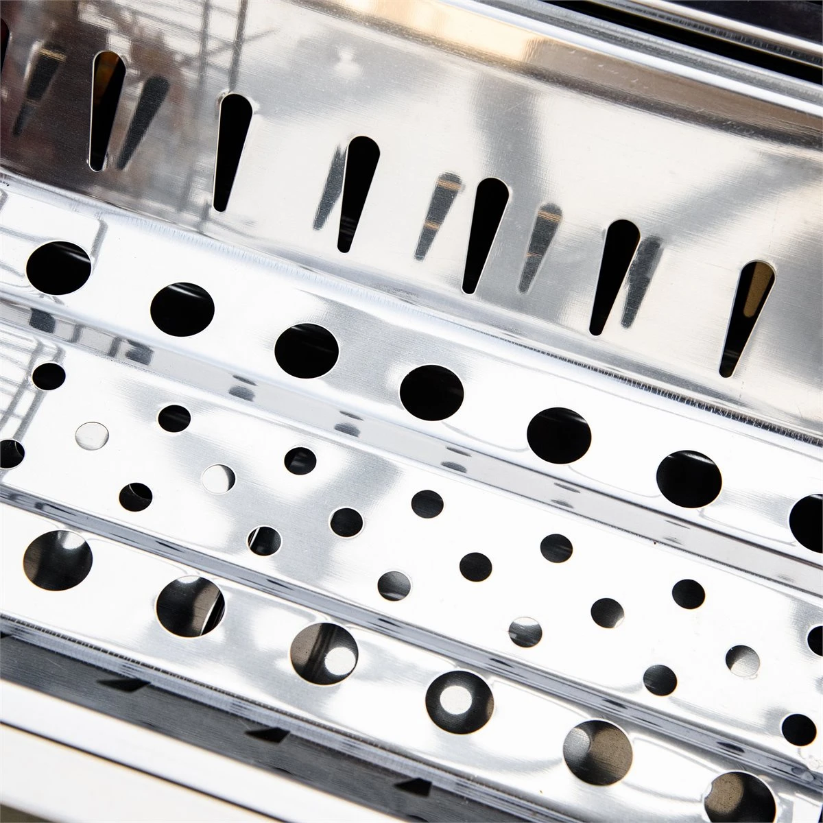 Outsunny Barbacoa De Carbón De Acero Inoxidable Portátil Con Altura Ajustable 2 Estantes Plancha Y Parrillas Al Aire Libre Para BBQ Camping Picnics 120x31x60-70 Cm Plata - Imagen 7