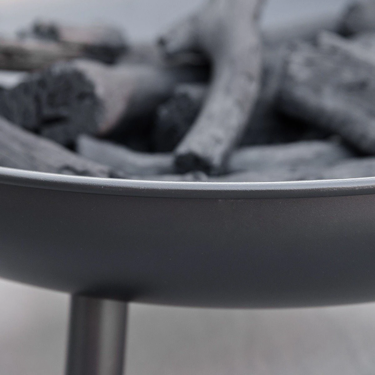 Outsunny Brasero Exterior Ø58x23 Cm Cuenco De Fuego Redondo Con Asas De Transporte 3 Pies Y Marco De Metal Para Hogueras Leñas Terraza Jardín Al Aire Libre Negro - Imagen 9